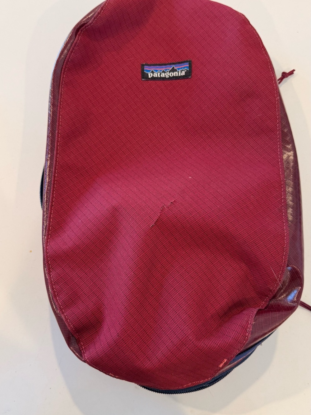 Patagonia black hole cube 14l